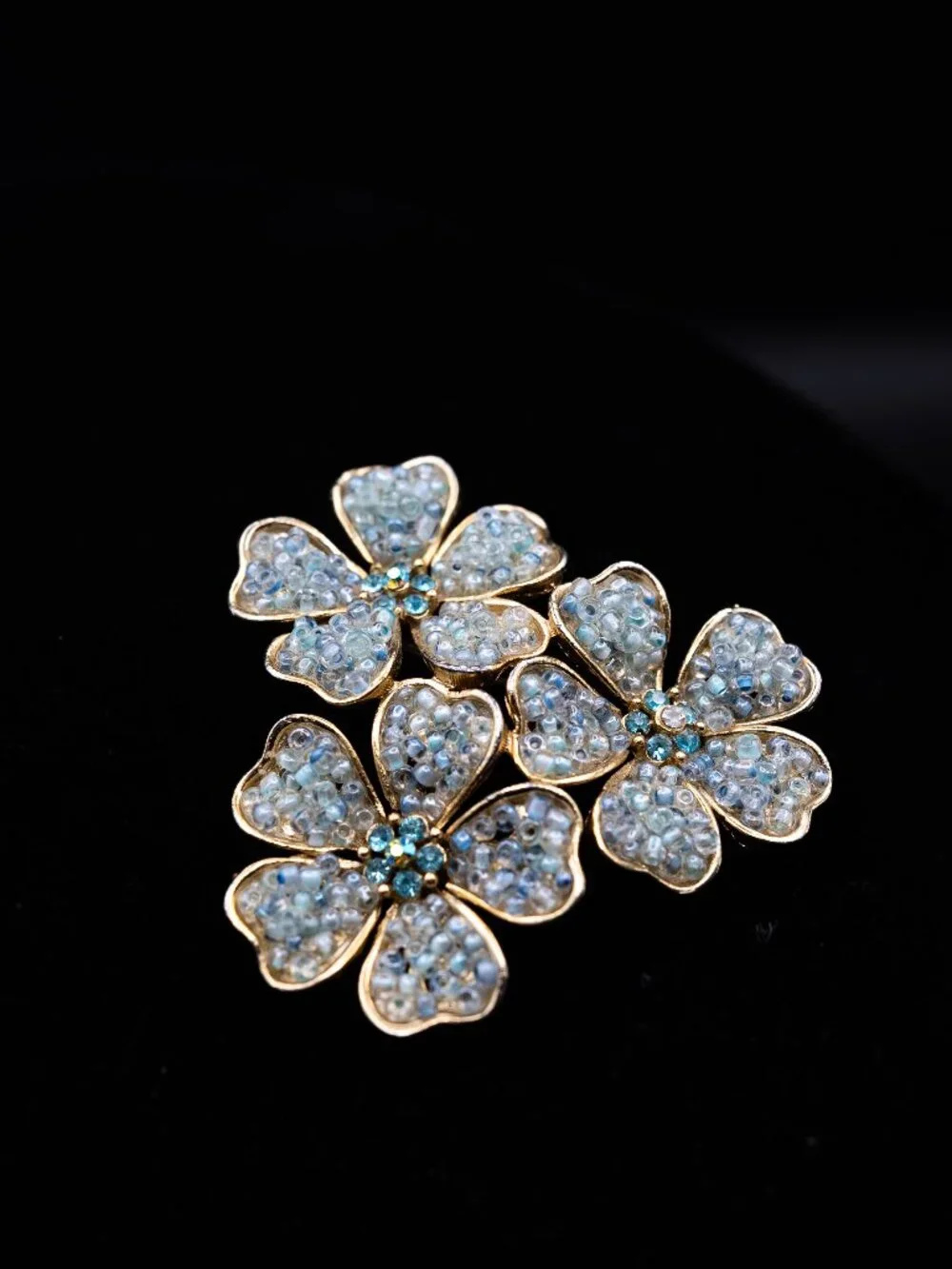 Vintage Blue Seed Bead 3 Flowers Brooch Gold Tone Floral Pin Forget Me